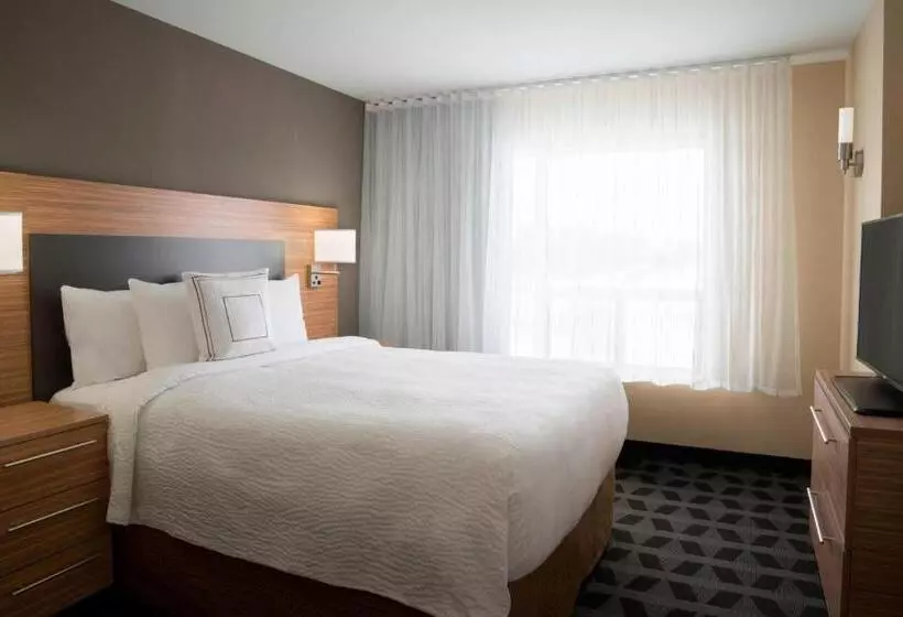 Hotelli Towneplace Suites By Marriott Ottawa Kanata