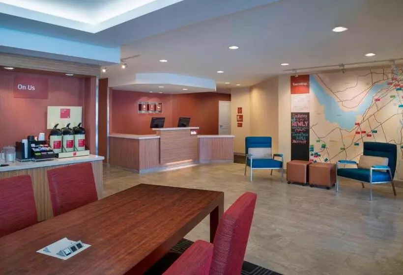 Hotelli Towneplace Suites By Marriott Ottawa Kanata