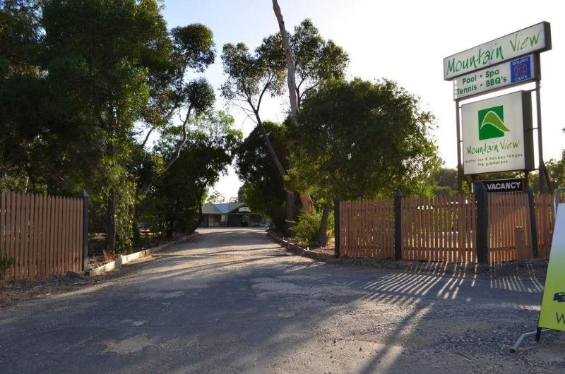 Мотель Mountain View Motor Inn & Holiday Lodges