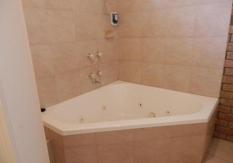 Мотель Mountain View Motor Inn & Holiday Lodges