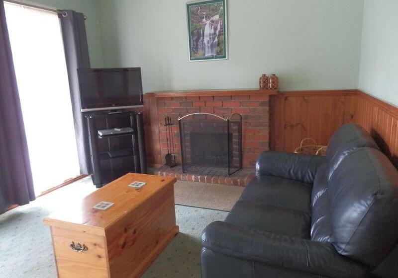 Мотель Mountain View Motor Inn & Holiday Lodges