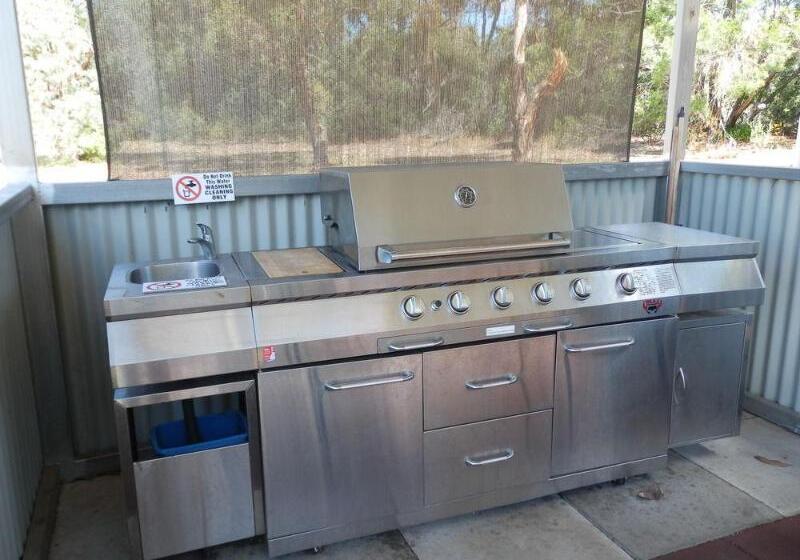 Мотель Mountain View Motor Inn & Holiday Lodges