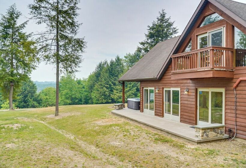 3 Acre Benezette Cabin: Hot Tub, Grill & Mtn View