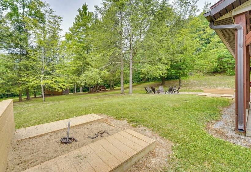3 Acre Benezette Cabin: Hot Tub, Grill & Mtn View