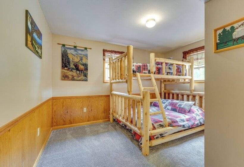 3 Acre Benezette Cabin: Hot Tub, Grill & Mtn View