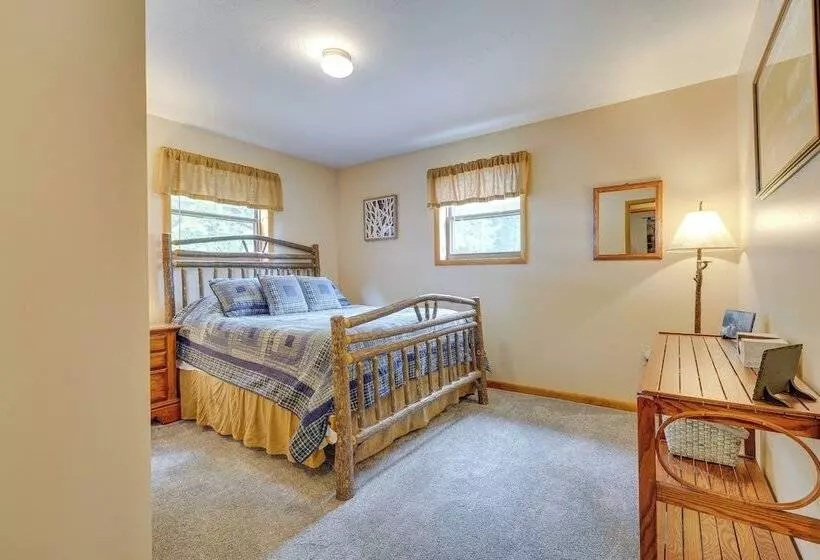 3 Acre Benezette Cabin: Hot Tub, Grill & Mtn View