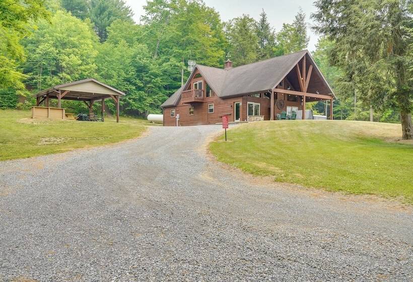 3 Acre Benezette Cabin: Hot Tub, Grill & Mtn View