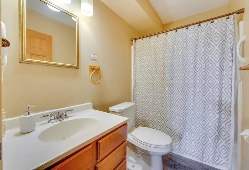 3 Acre Benezette Cabin: Hot Tub, Grill & Mtn View