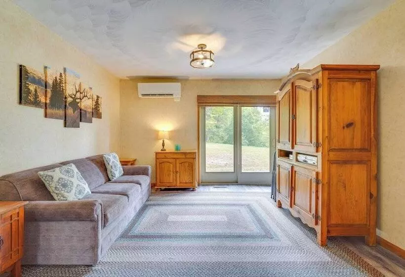 3 Acre Benezette Cabin: Hot Tub, Grill & Mtn View