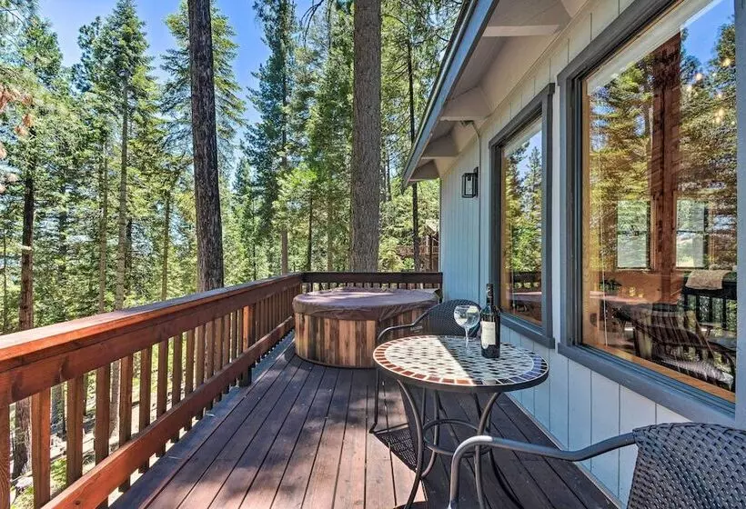 Hot Tub, Fire Pit & Epic Views: Arnold Cabin