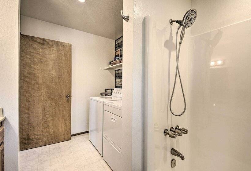 Hot Tub, Fire Pit & Epic Views: Arnold Cabin