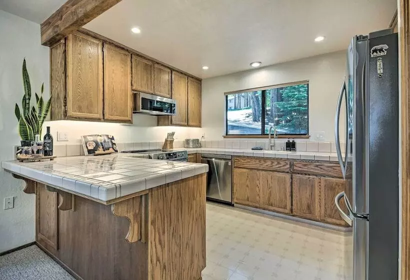 Hot Tub, Fire Pit & Epic Views: Arnold Cabin