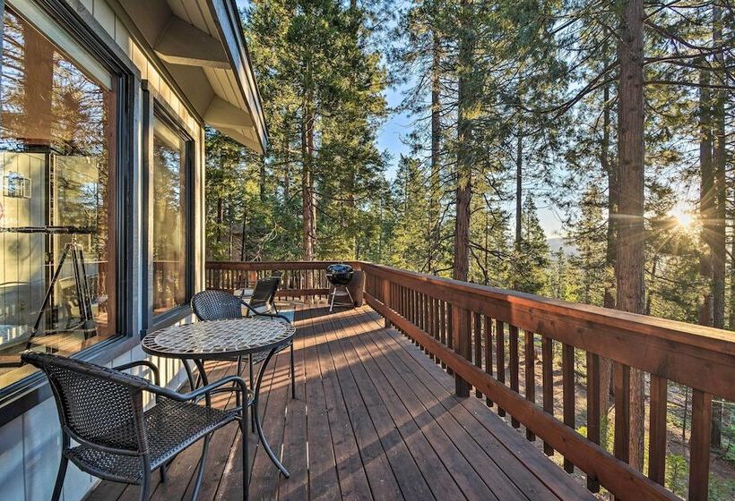 Hot Tub, Fire Pit & Epic Views: Arnold Cabin