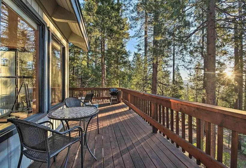 Hot Tub, Fire Pit & Epic Views: Arnold Cabin