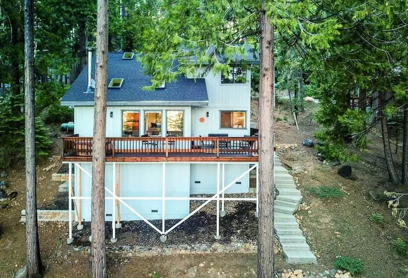Hot Tub, Fire Pit & Epic Views: Arnold Cabin