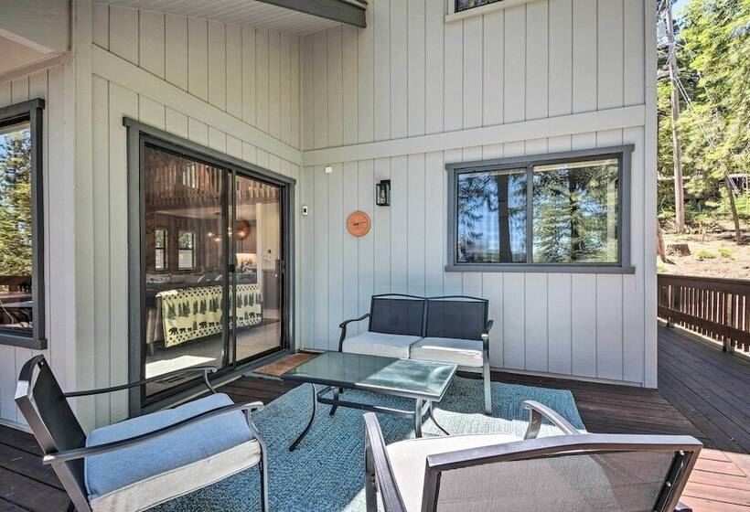 Hot Tub, Fire Pit & Epic Views: Arnold Cabin