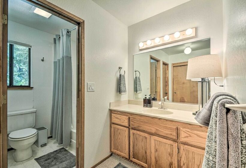 Hot Tub, Fire Pit & Epic Views: Arnold Cabin