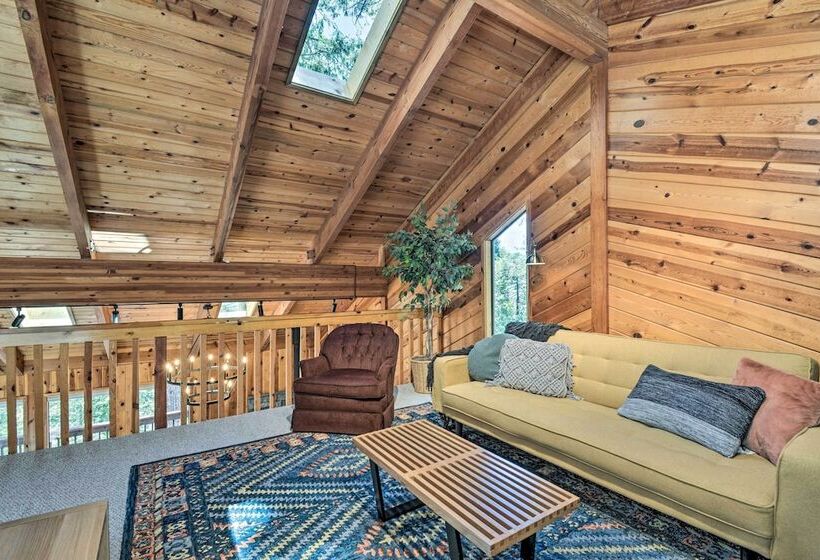 Hot Tub, Fire Pit & Epic Views: Arnold Cabin