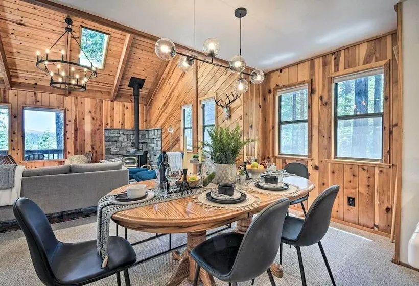 Hot Tub, Fire Pit & Epic Views: Arnold Cabin