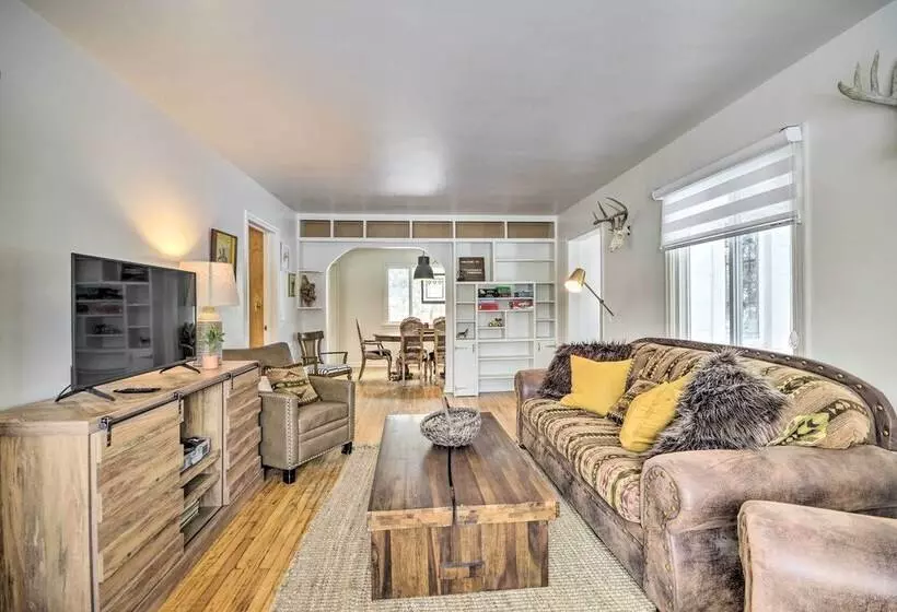 Beautiful Thermopolis Home W/ Private Yard & Grill