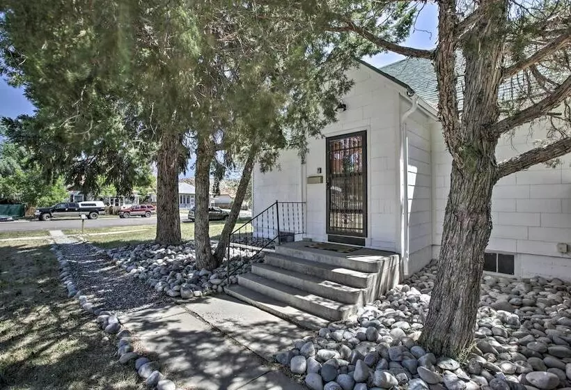 Beautiful Thermopolis Home W/ Private Yard & Grill
