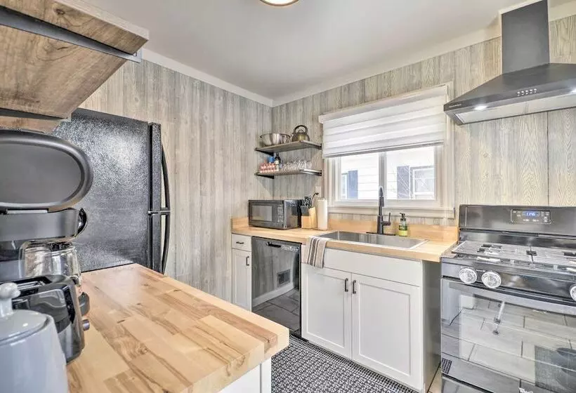 Beautiful Thermopolis Home W/ Private Yard & Grill