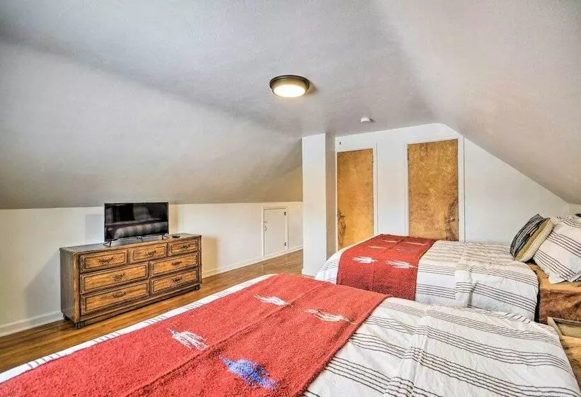 Beautiful Thermopolis Home W/ Private Yard & Grill