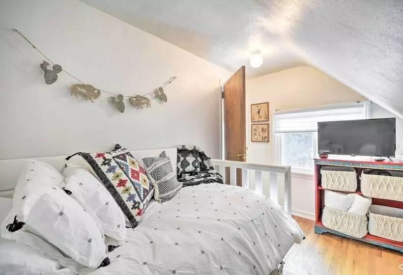 Beautiful Thermopolis Home W/ Private Yard & Grill