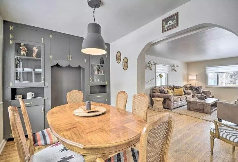 Beautiful Thermopolis Home W/ Private Yard & Grill