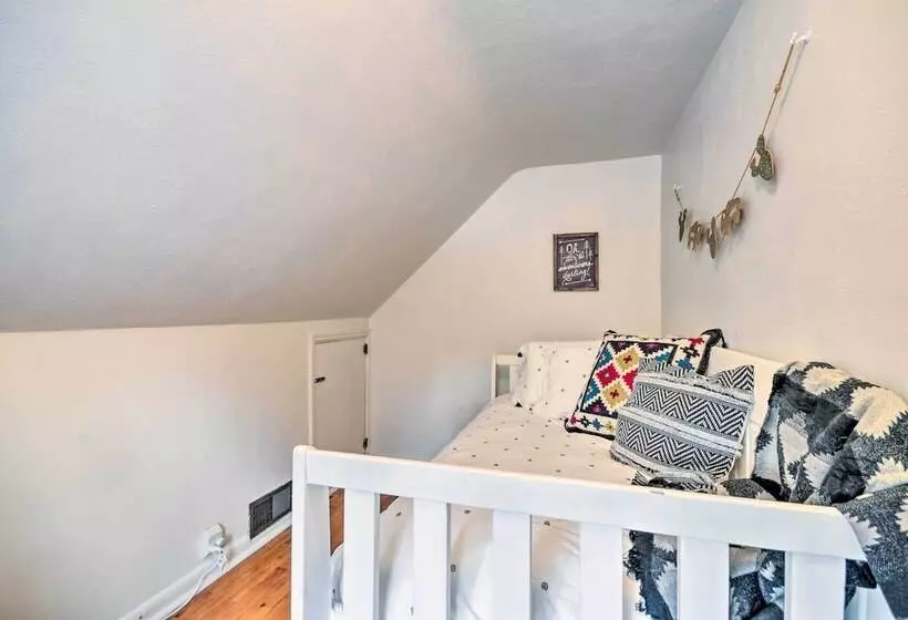 Beautiful Thermopolis Home W/ Private Yard & Grill