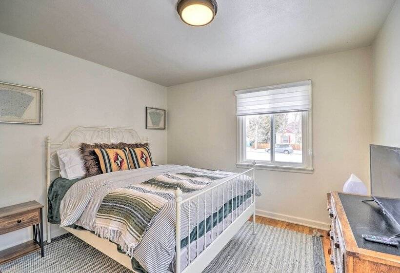 Beautiful Thermopolis Home W/ Private Yard & Grill