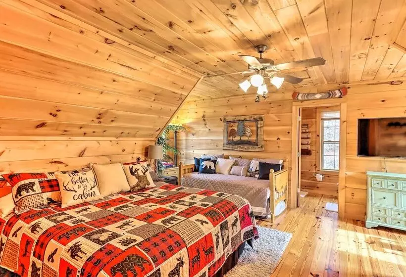 Blue Ridge Mtns Cabin W/ Deck & Game Room!