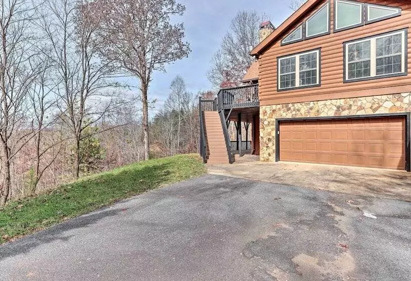 Blue Ridge Mtns Cabin W/ Deck & Game Room!