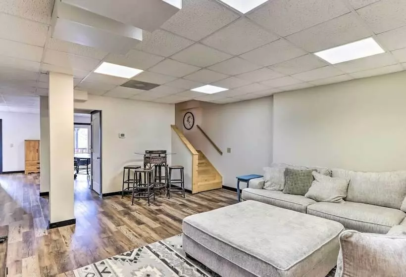 Blue Ridge Mtns Cabin W/ Deck & Game Room!