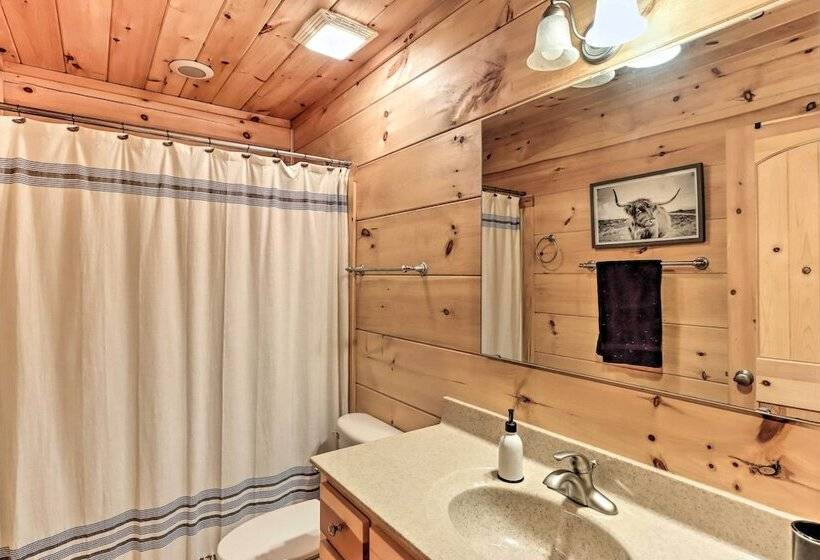 Blue Ridge Mtns Cabin W/ Deck & Game Room!