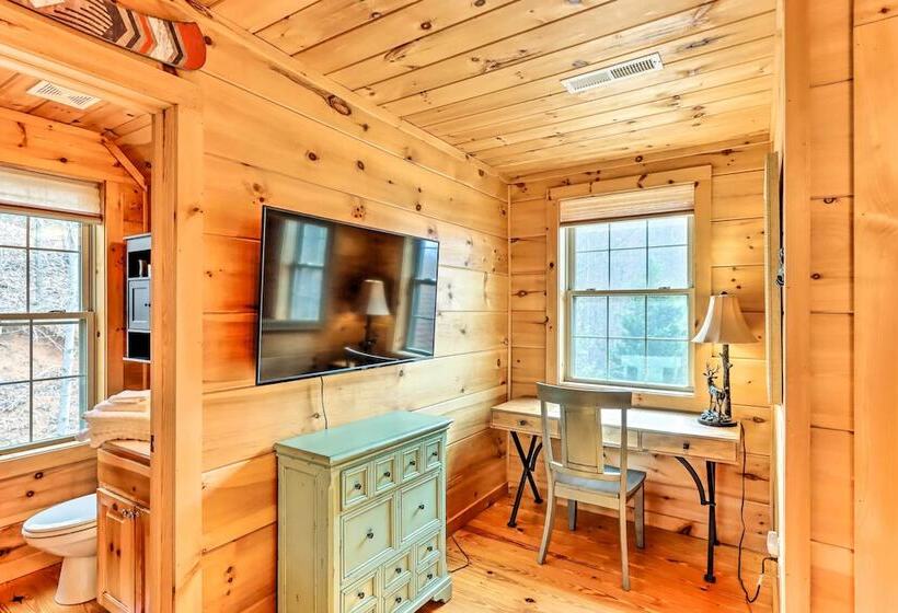 Blue Ridge Mtns Cabin W/ Deck & Game Room!