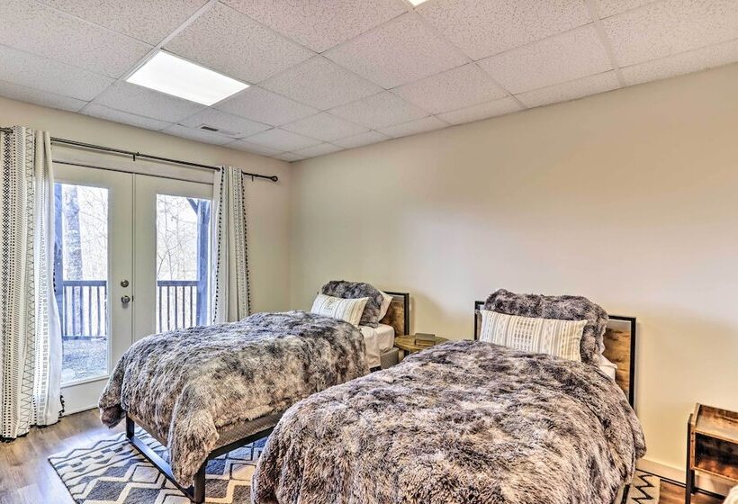 Blue Ridge Mtns Cabin W/ Deck & Game Room!