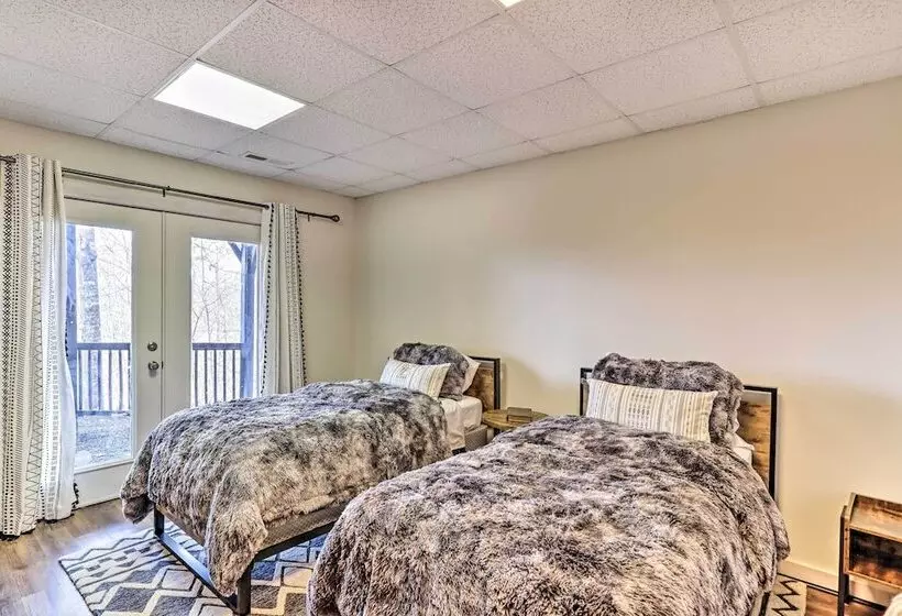 Blue Ridge Mtns Cabin W/ Deck & Game Room!