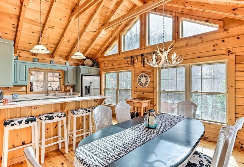 Blue Ridge Mtns Cabin W/ Deck & Game Room!