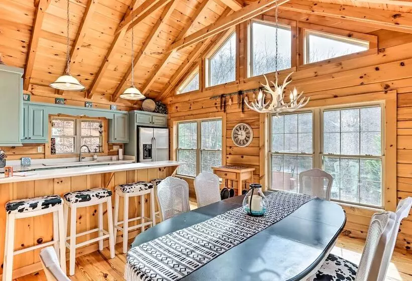 Blue Ridge Mtns Cabin W/ Deck & Game Room!