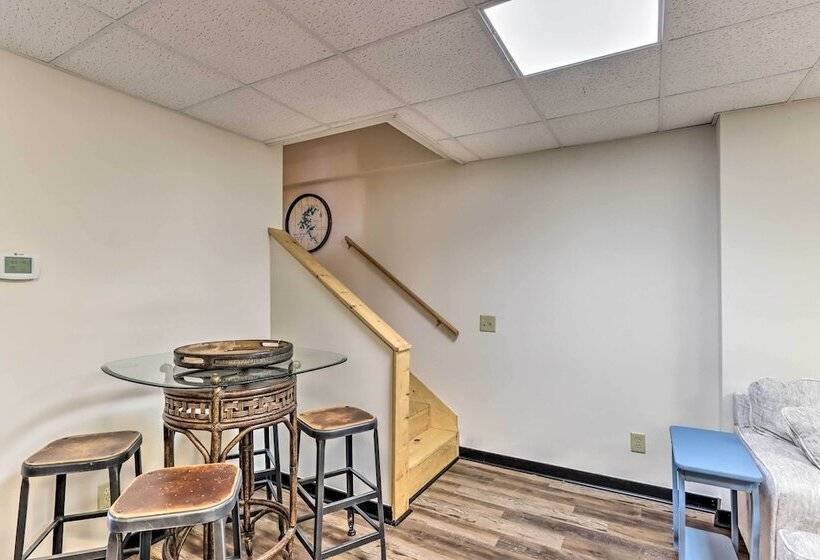 Blue Ridge Mtns Cabin W/ Deck & Game Room!