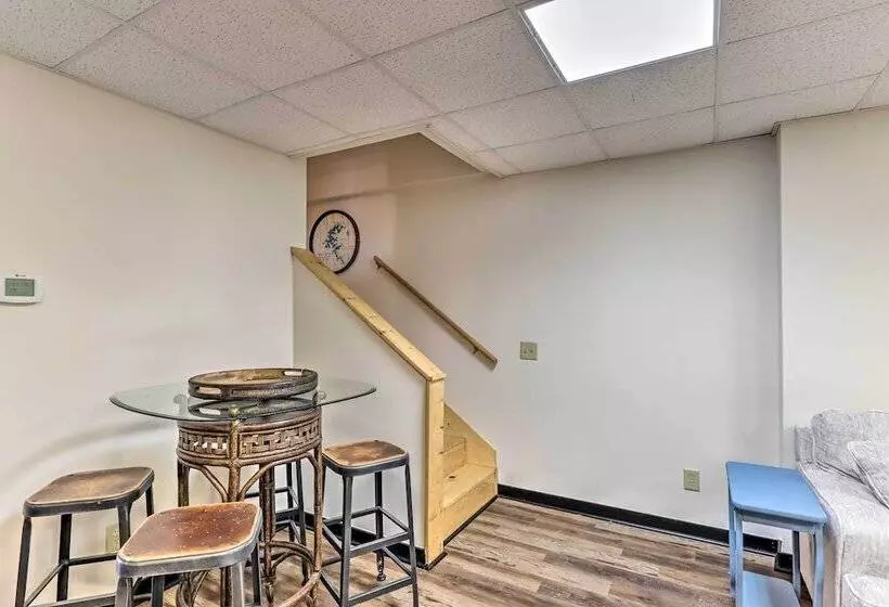 Blue Ridge Mtns Cabin W/ Deck & Game Room!