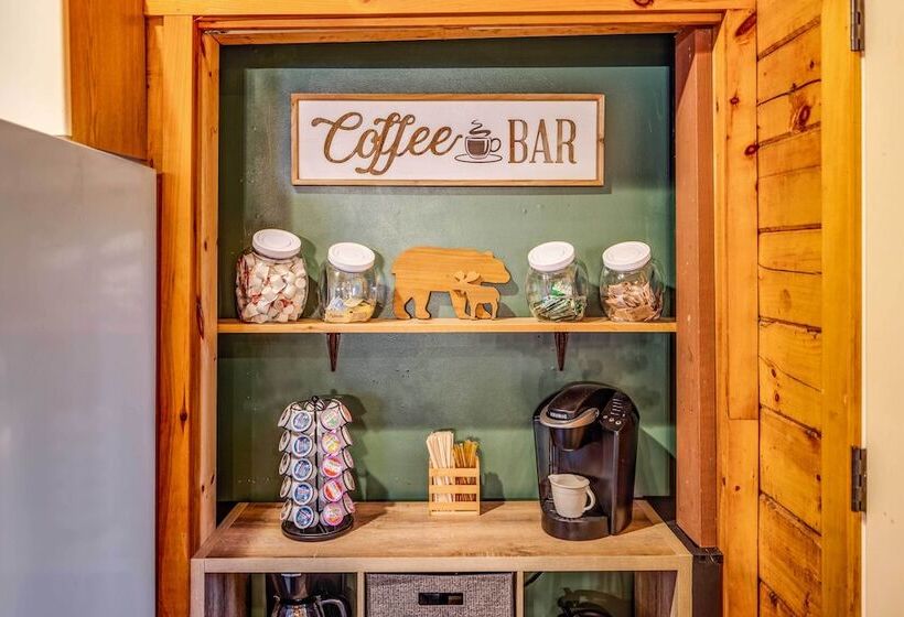 Three Bears Cabin Btwn Mt Snow & Stratton Mtn!