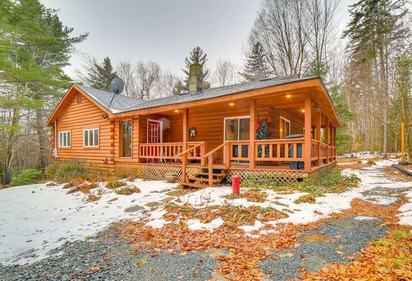 Three Bears Cabin Btwn Mt Snow & Stratton Mtn!