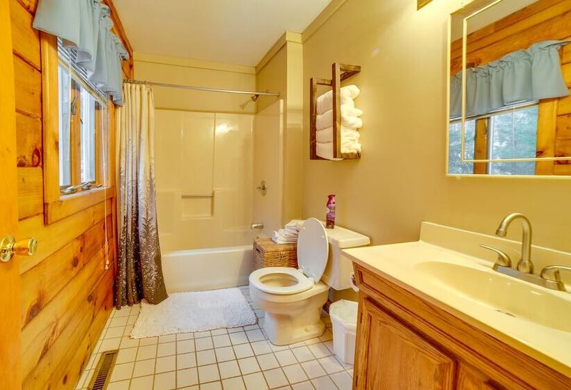 Three Bears Cabin Btwn Mt Snow & Stratton Mtn!