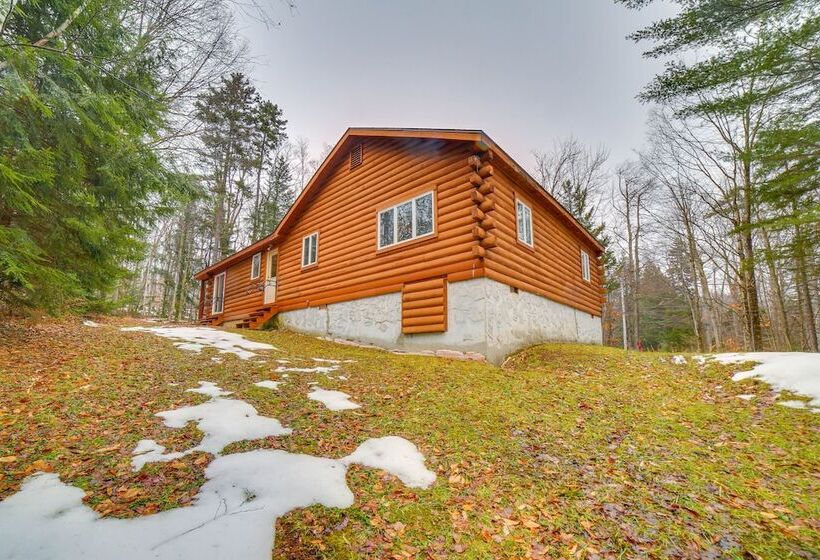 Three Bears Cabin Btwn Mt Snow & Stratton Mtn!