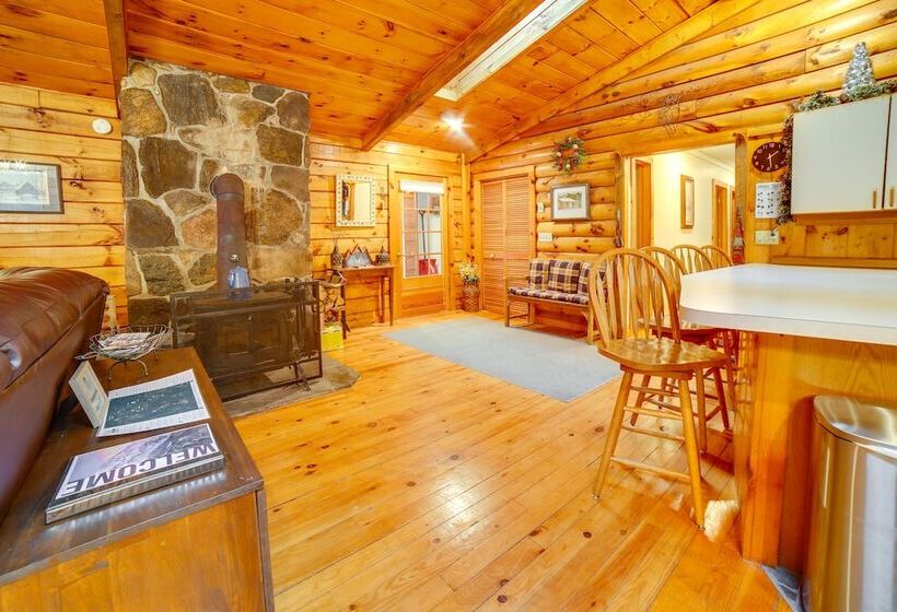 Three Bears Cabin Btwn Mt Snow & Stratton Mtn!