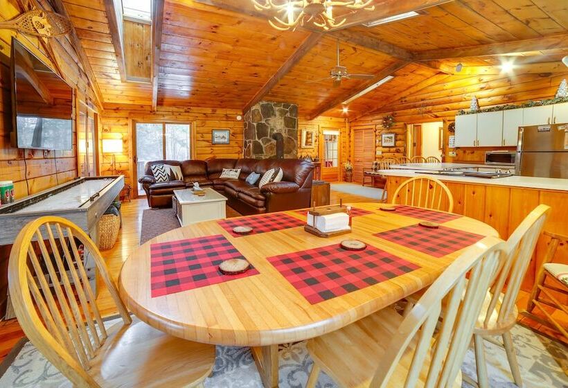 Three Bears Cabin Btwn Mt Snow & Stratton Mtn!