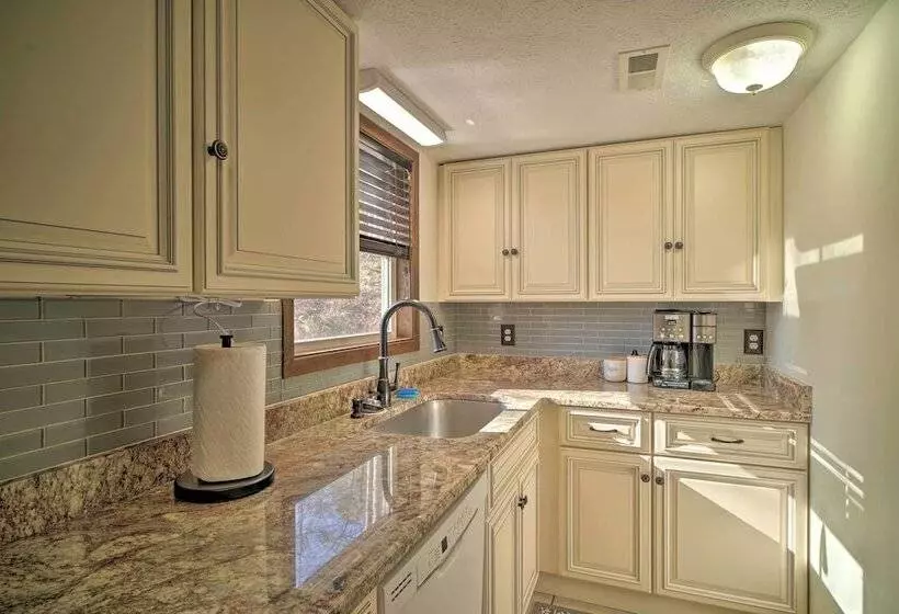 Caryville Home W/ Dock, Steps To Norris Lake!