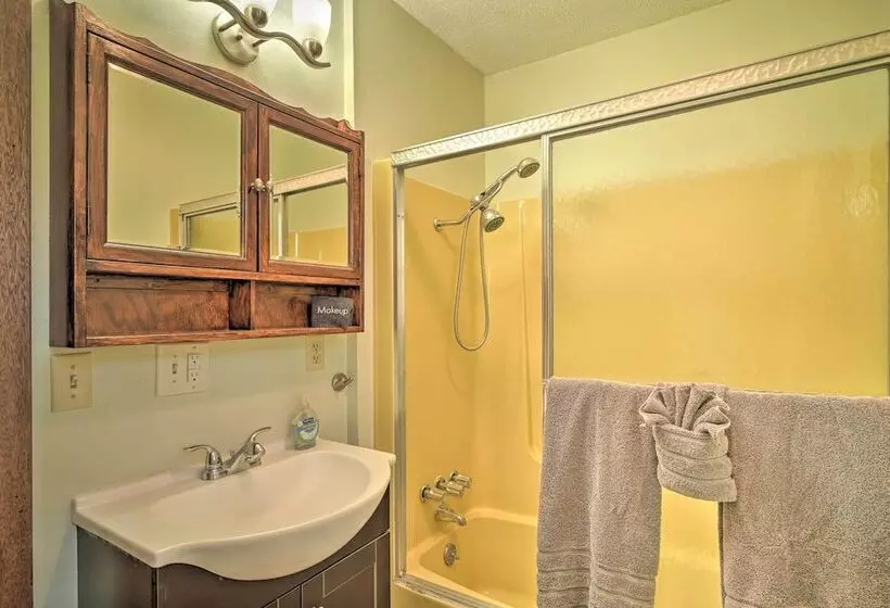 Caryville Home W/ Dock, Steps To Norris Lake!